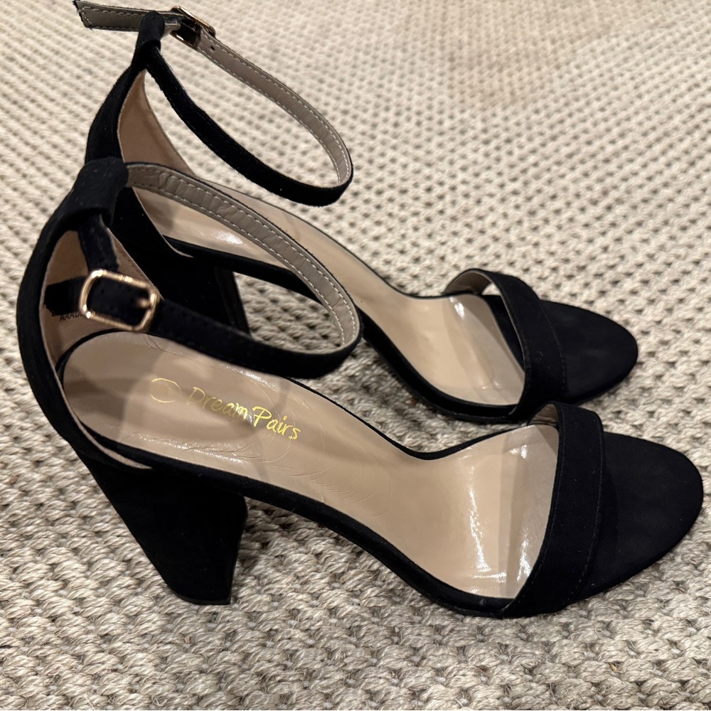 Dream Pairs “Hi-Chunk” Block Heel Sandals • Black • Size 9